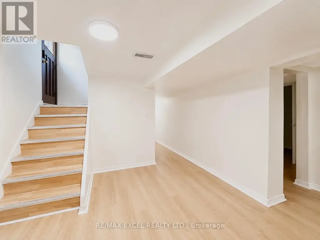 Lower - 39 Commons Drive, Toronto (Tam O'Shanter-Sullivan)